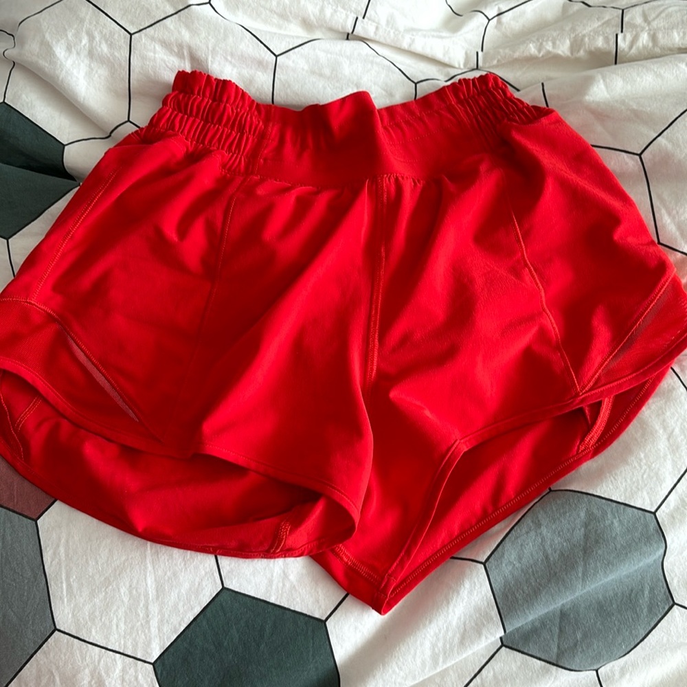 Lululemon Hotty Hot 2.5 inch shorts
